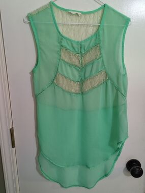 Lush Seafoam Green Lace-back Sleeveless Blouse With High-low Hem- Size S
